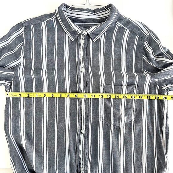 American Eagle Grey White Striped Button Down Oversized‎ M - Picture 6 of 9